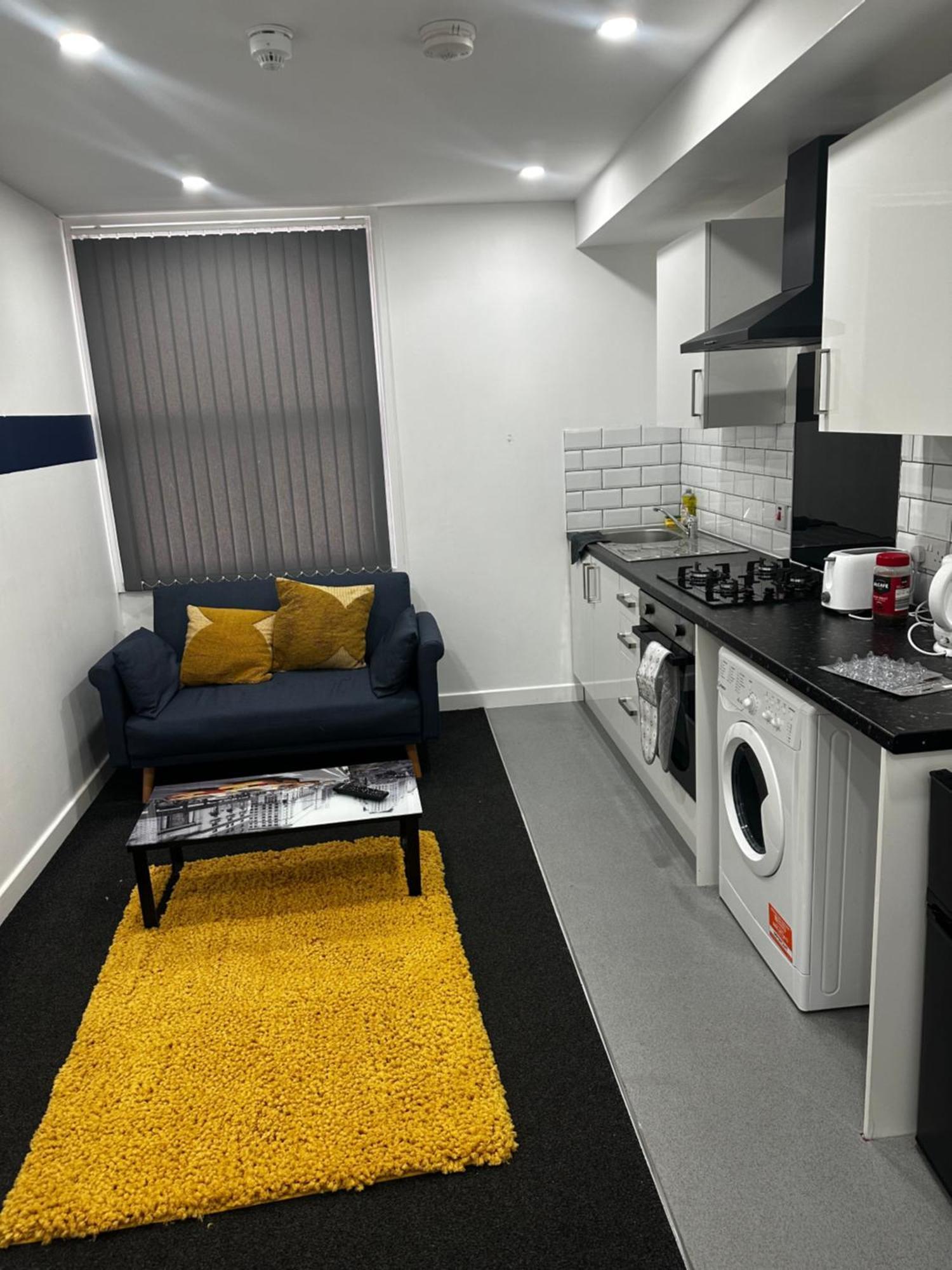 Cozzy Haven Two Min From Train Station Apartamento *
